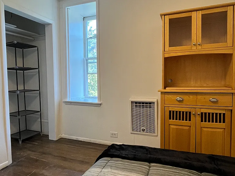 214 W Broadway St — Photo 17