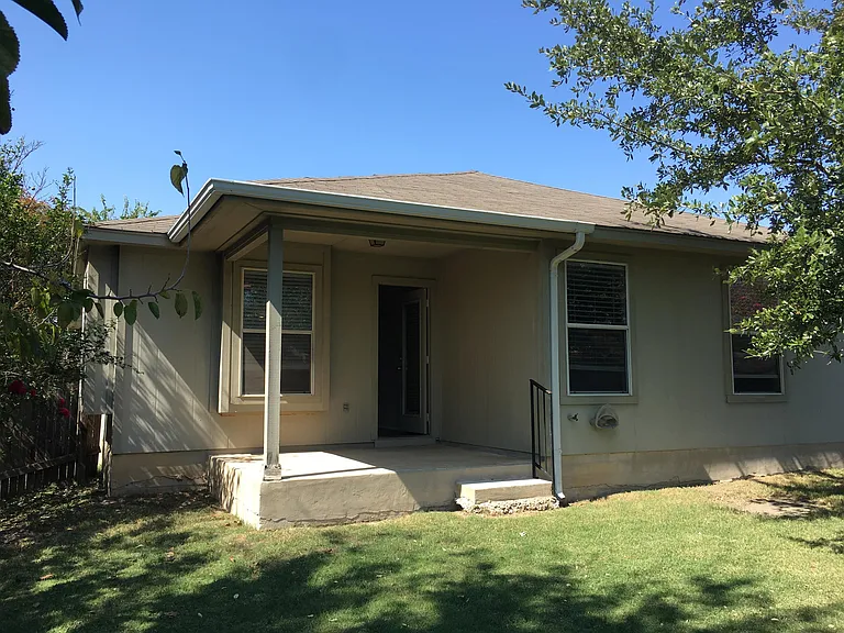 Large backyard + covered patio!