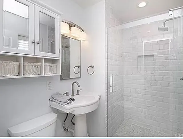 13675 Linfield Ave — Photo 11