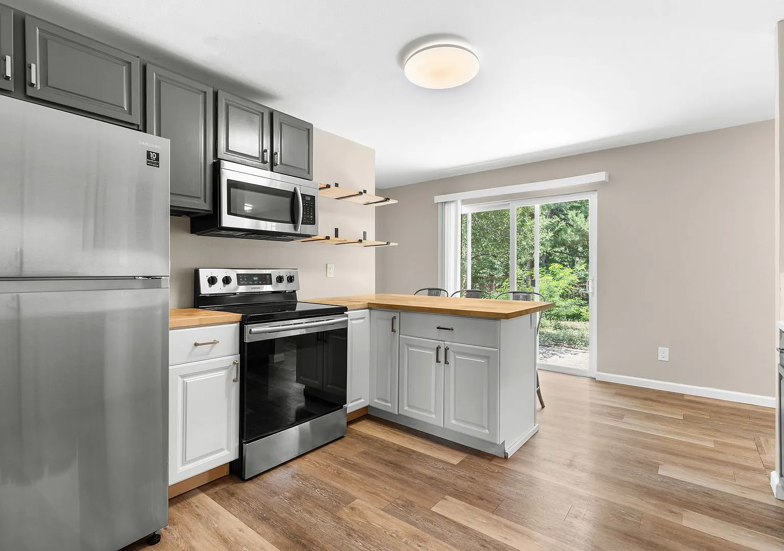 Beautiful 5 Bed 2 Bath South Boulder Home Available Now! — Photo 2