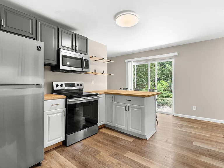 3295 Emerson Ave — Photo 2