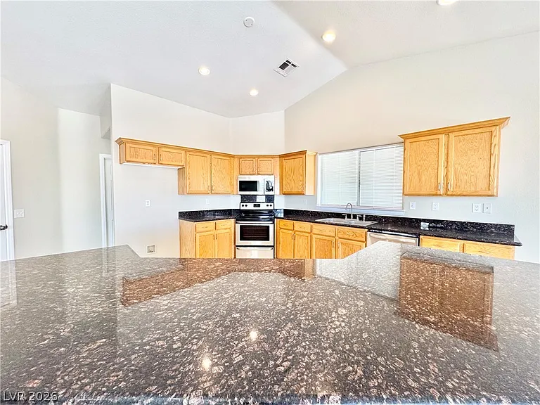 2281 S Zuni Ave — Photo 5