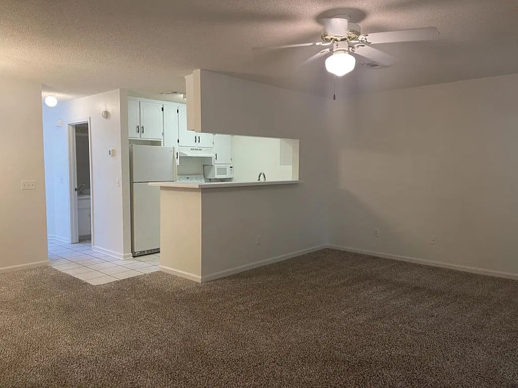 176 Commons Drive — Photo 4