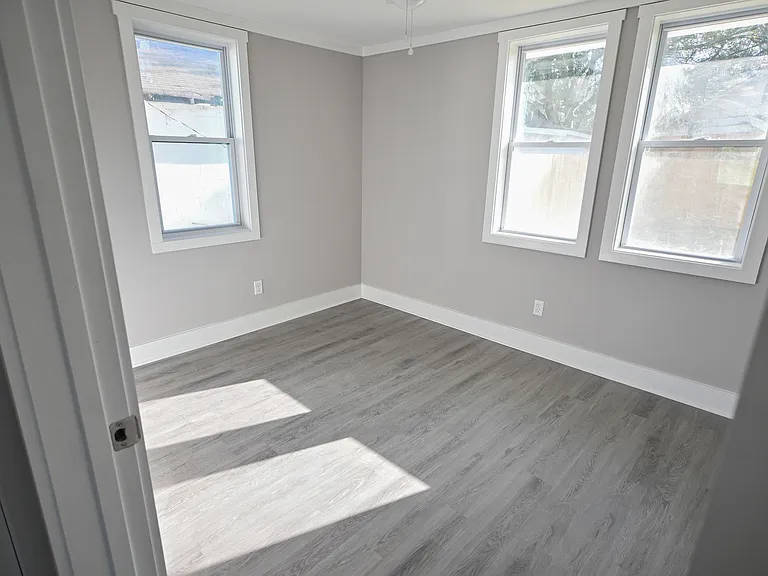 460 Bay St — Photo 12