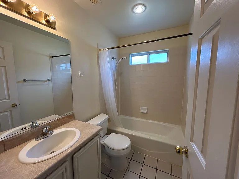 581 S 225 W — Photo 8