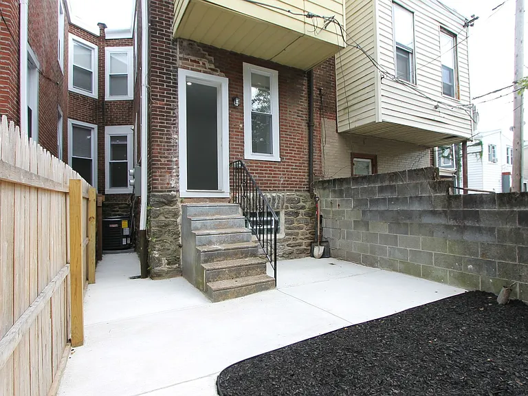 103 E Coulter St — Photo 33
