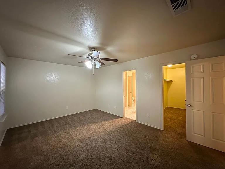 2403 Lavender Ln — Photo 22