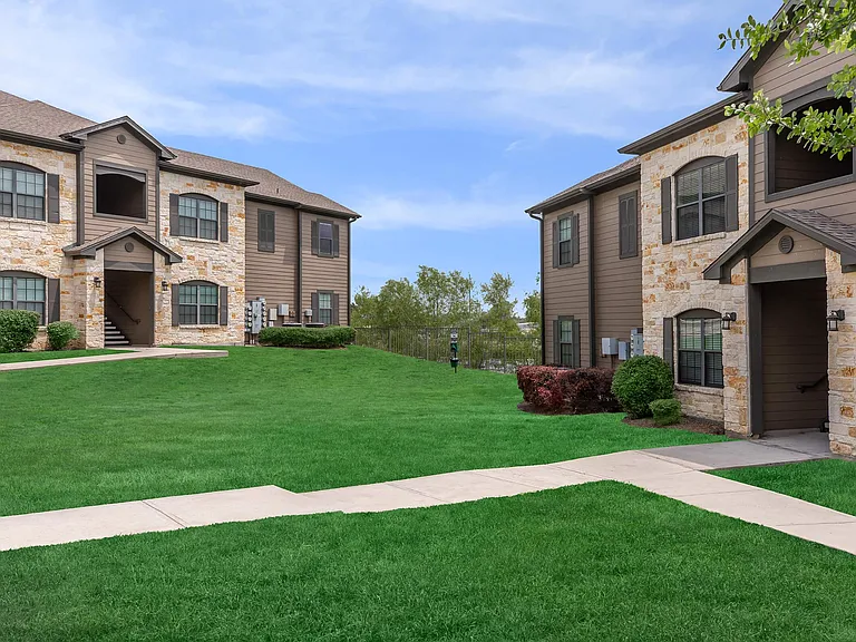 Town Creek Village Apartments — Photo 22