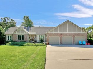 806 N Ridge Point Dr, Mulvane, KS 67110