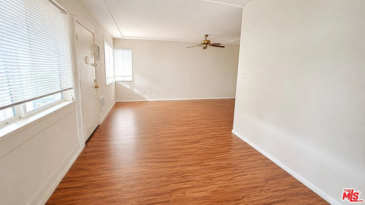 3 bed, 2.0 bath, 1400 sqft, $4,500 — Photo 2