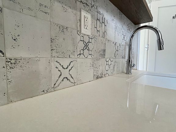 5th image of 569 Jersey Ave #4