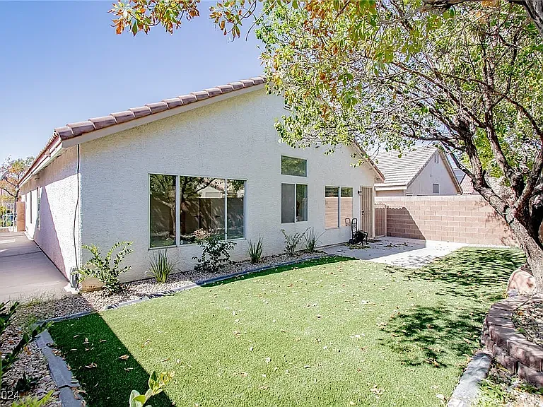 5554 Merriweather Dr — Photo 6