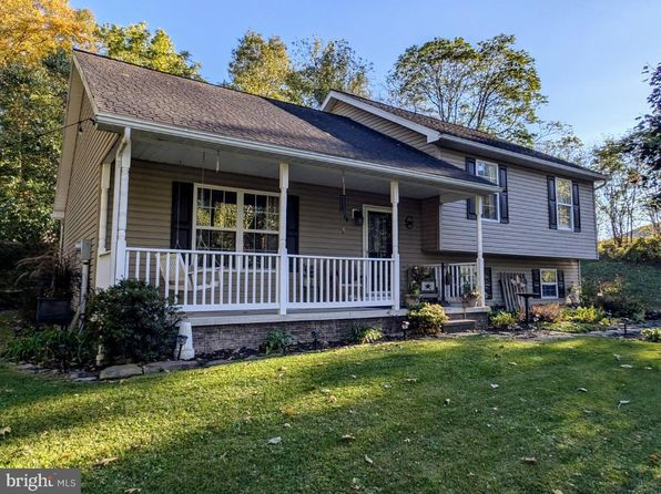 48 W 3rd St, Everett, PA 15537