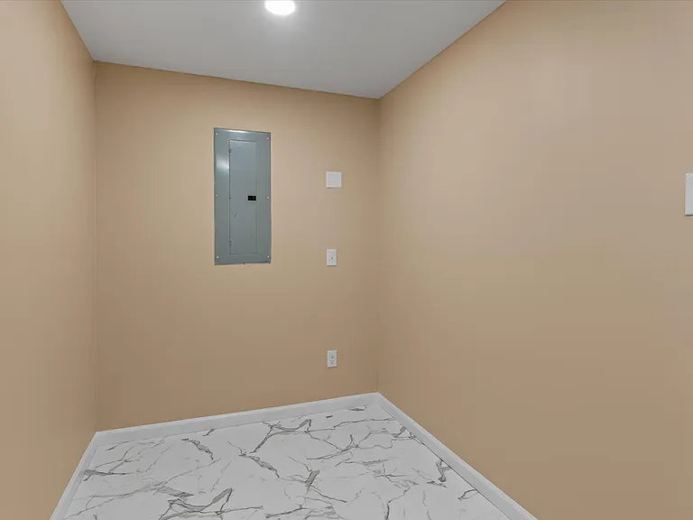 1090 Shalimar Dr — Photo 26