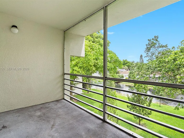 4215 N University Dr #305 — Photo 23