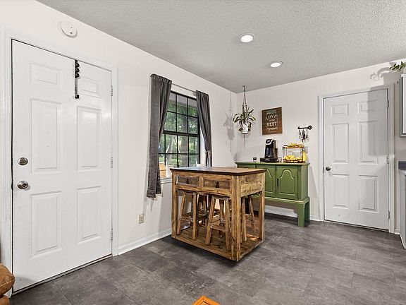4th image of 1884 Peavine Rd