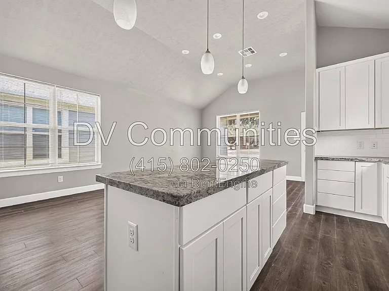 1204 3rd St — Photo 15