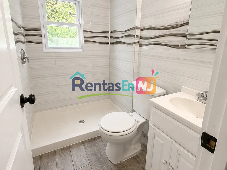187-189 Vermont Ave #1 — Photo 7
