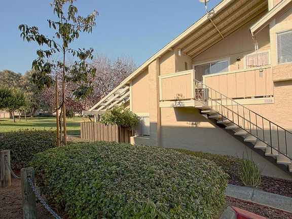 2nd image of 2215 Warfield Way Unit B