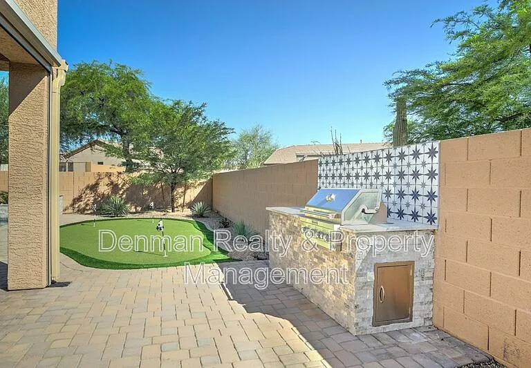 1357 N Drexel — Photo 39