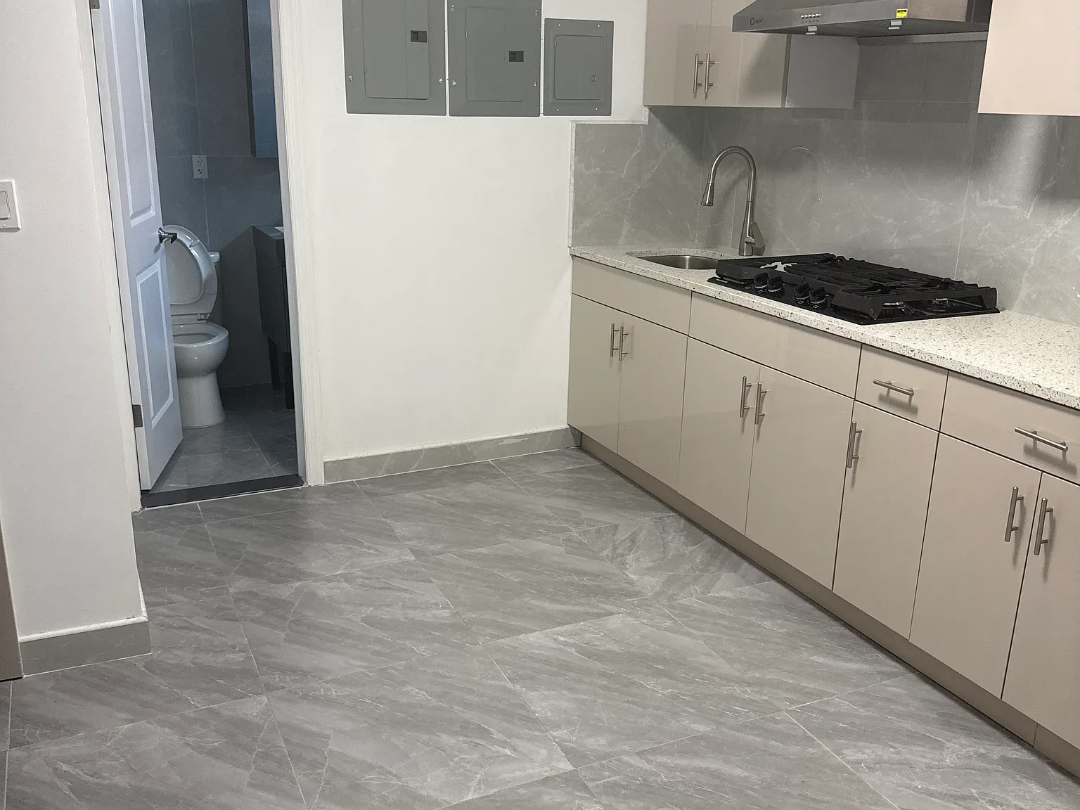 1 bed, 450 sqft, $1,300 — Photo 2