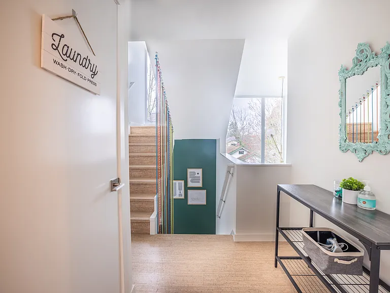 835 S Cloverdale St #B — Photo 17