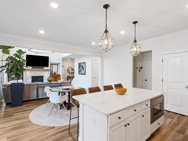409 Carmichael Cir — Photo 23