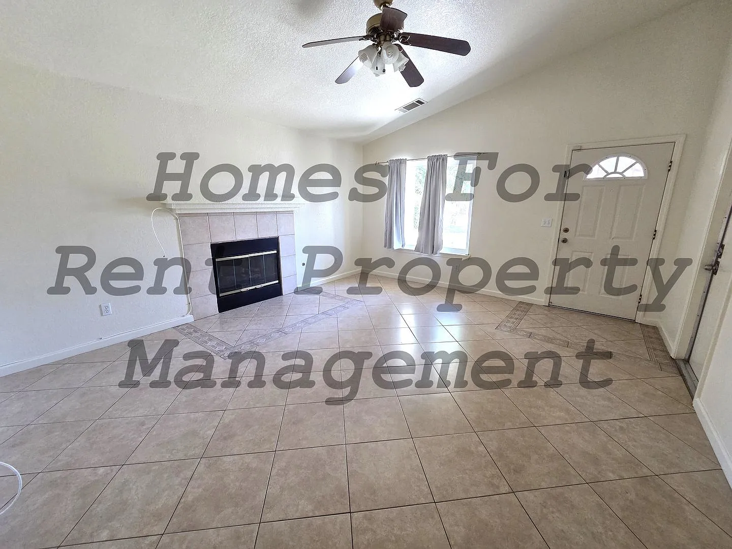 Beautiful 3 Bedroom 2 Bath Home — Photo 2