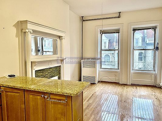 4th image of 318 W 107th St APT 4