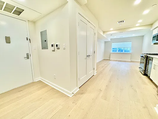 Rented by Amorelli Realty | media 4