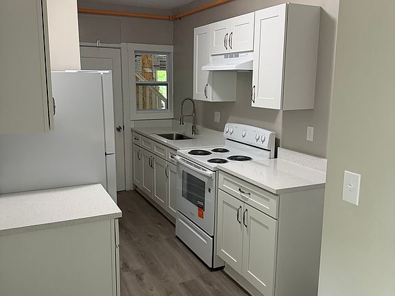 3rd image of 76 W 32nd St #4