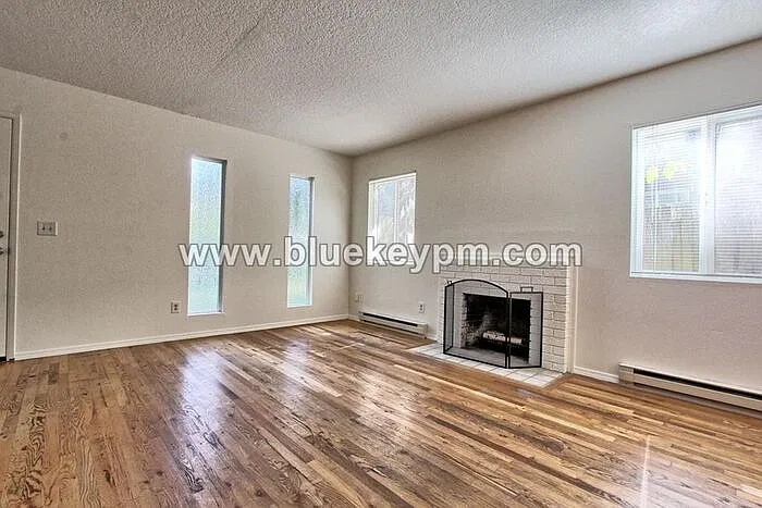 2 bed, 1.0 bath, 890 sqft, $2,395 — Photo 4
