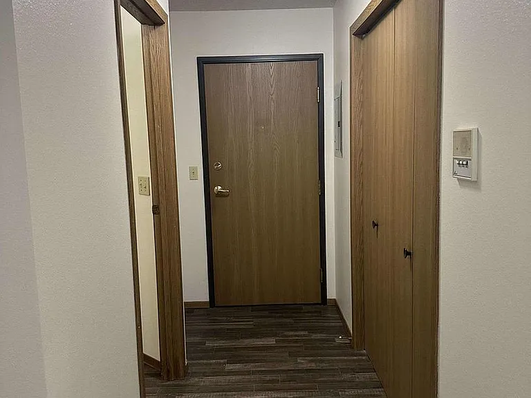 Dakota E & W Apartments — Photo 18