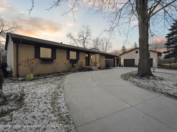 11891 Four Lakes Dr, South Lyon, MI 48178