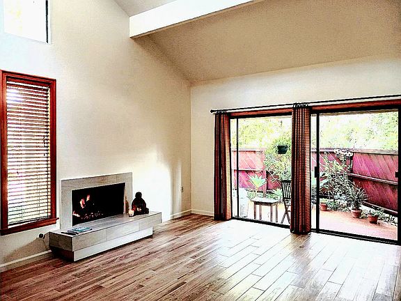 2nd image of 1008 Creekside Way Unit B