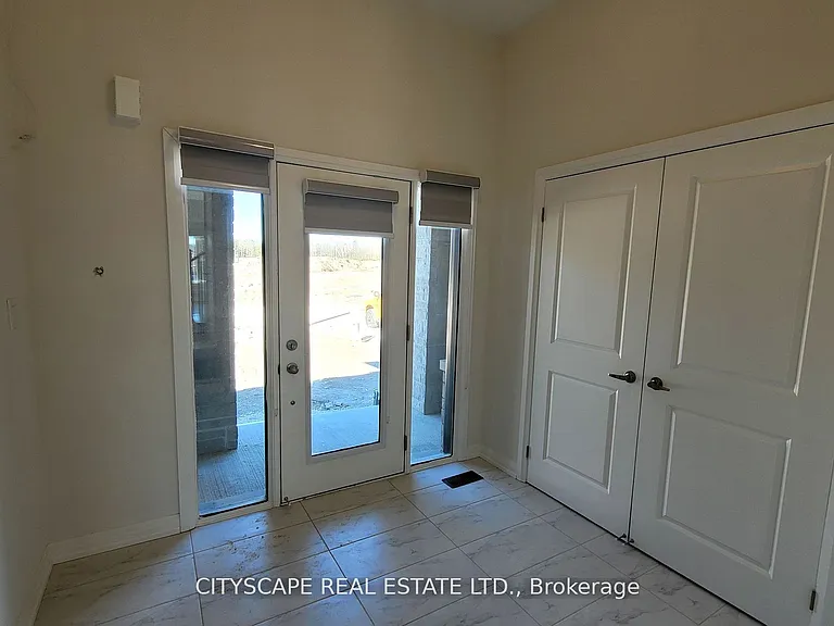 206 Rosanne Cir — Photo 2
