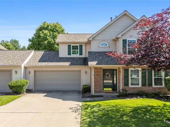 16093 Primrose Cir, Middleburg Heights, OH 44130