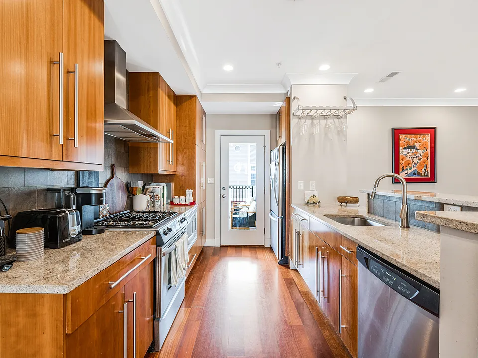 109 D St #4A