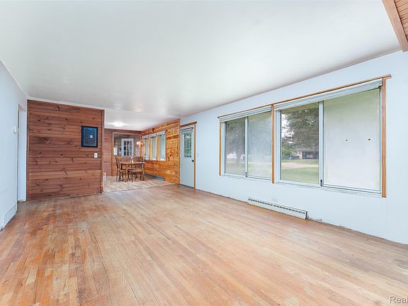 5th image of 8020 Fairfield Rd