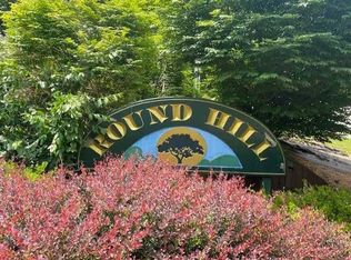 14 Hilltop Cir, Fishkill, NY 12524