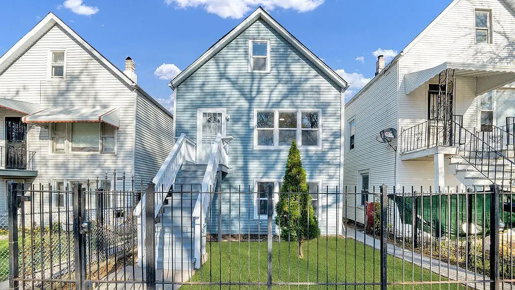 2 bed, 900 sqft, $1,700 — Photo 1