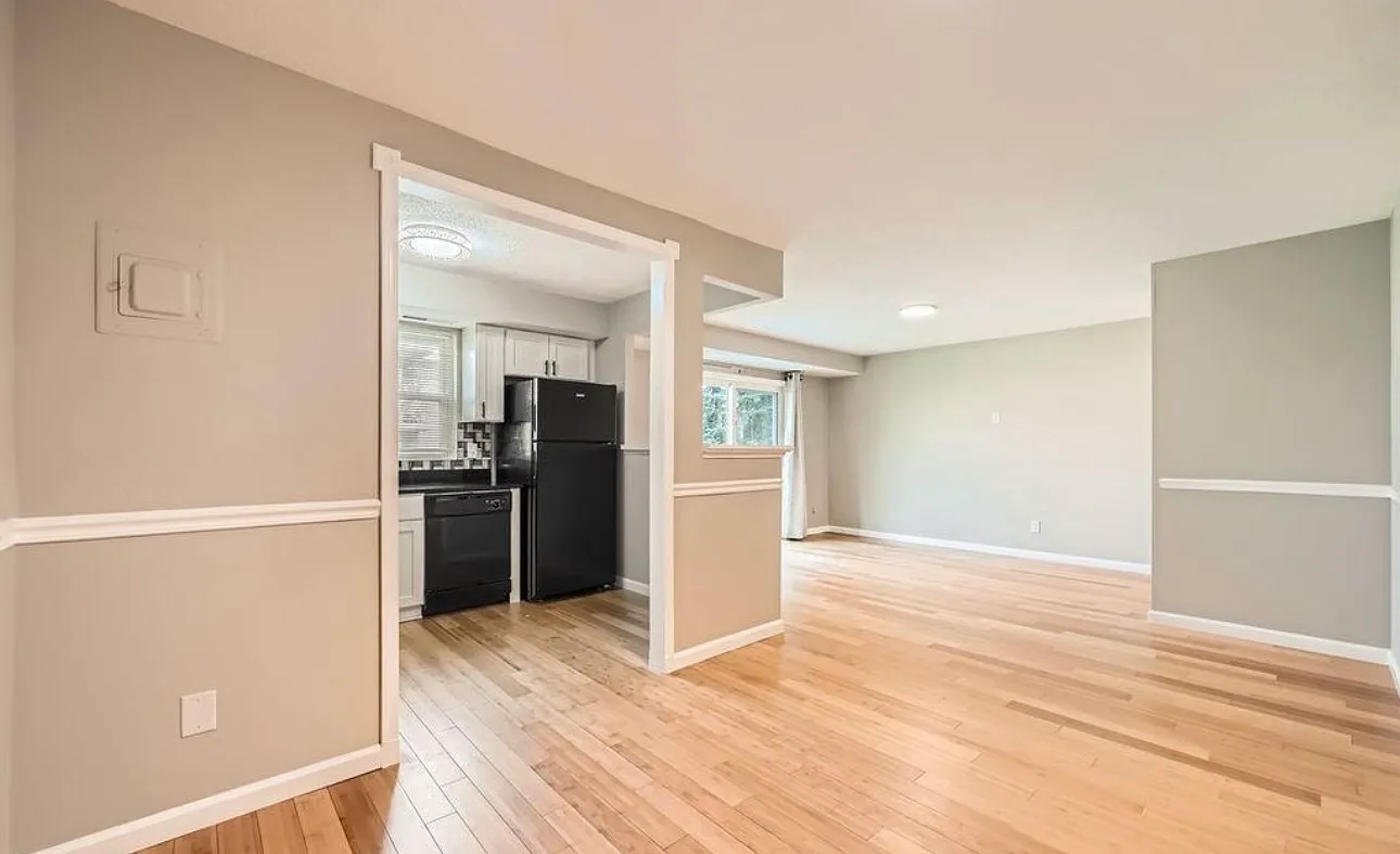 2 bed, 1.5 bath, 918 sqft, $2,200 — Photo 3