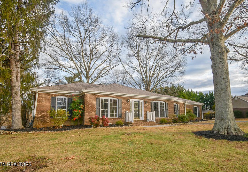 1st image of 1029 Oxford Hills Dr