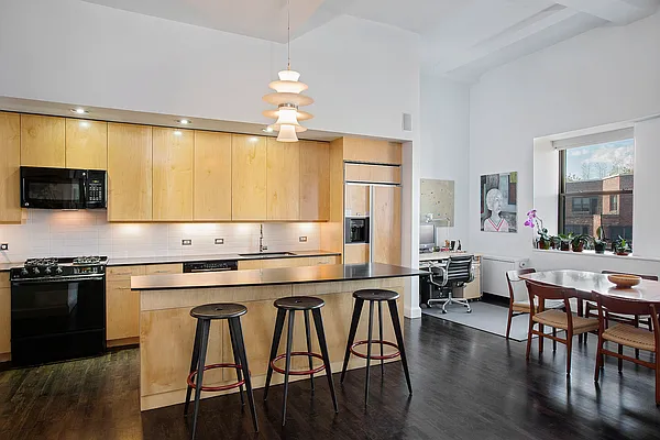 Sold by Avenue Real Estate | media 2