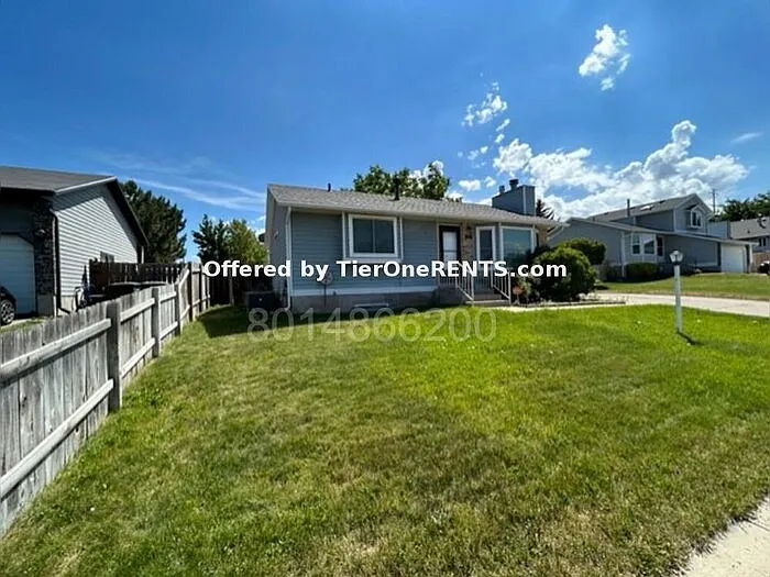 4 bed, 2.0 bath, 1814 sqft, $2,295 — Photo 2