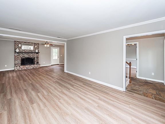 5th image of 405 Grouse Rd