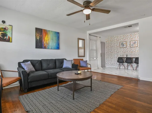 1725 Meadowlark Ln, Denison, TX 75020