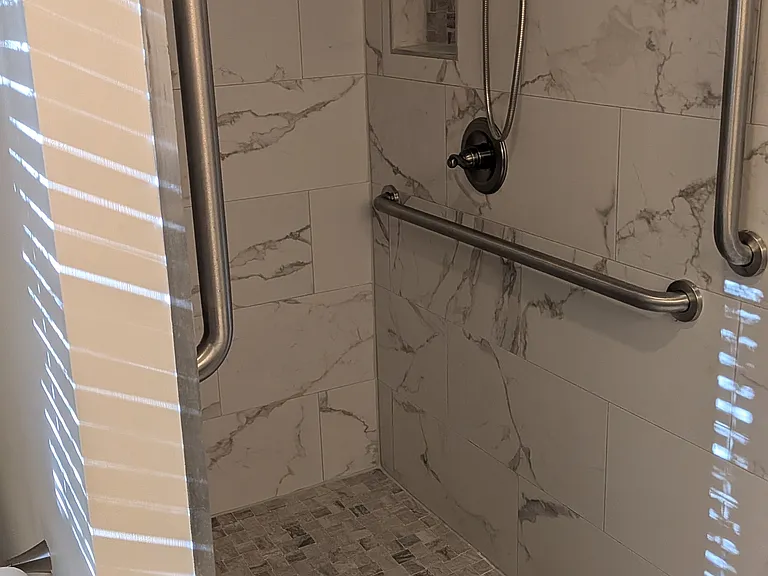 1201 Forest Hill Dr — Photo 4
