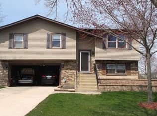 2492 Mallard Dr, Lindenhurst, IL 60046