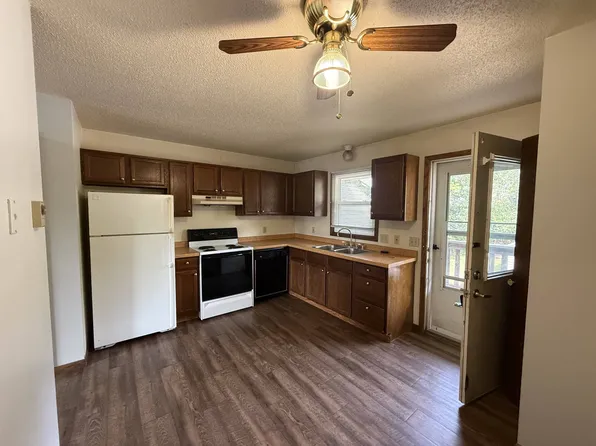 3218 Oak Knoll Dr, Eau Claire, WI